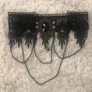 Pretty choker